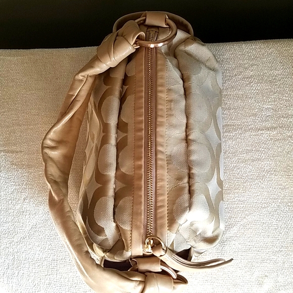 Like new! Beige And Gold Coach signature purse - Picture 5 of 10